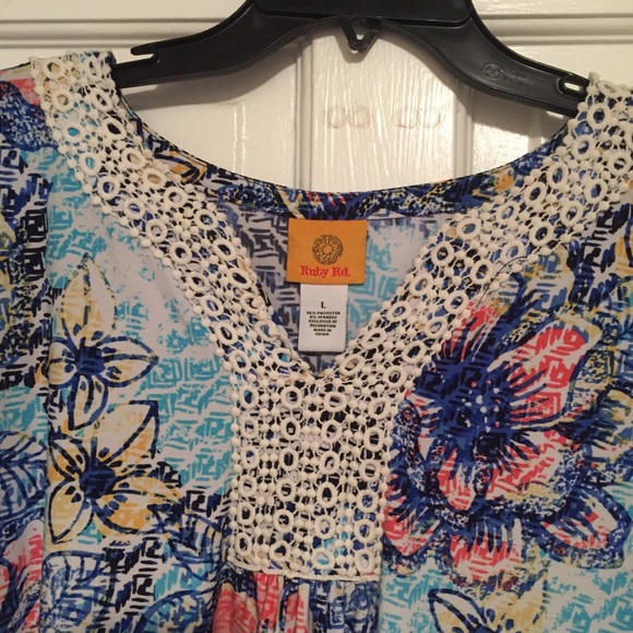 Ruby Road Top - Picture 2 of 3